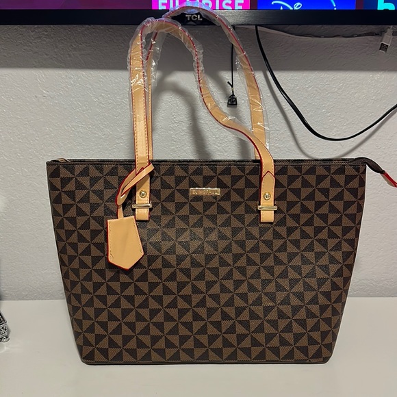 Purse - Picture 2 of 3